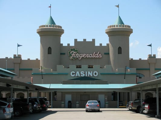 when did the first casino open in tunica ms