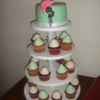Baby Shower cake. They made it look exactly like the invitations... Baby Shower cake. They made it look exactly like the invitations...